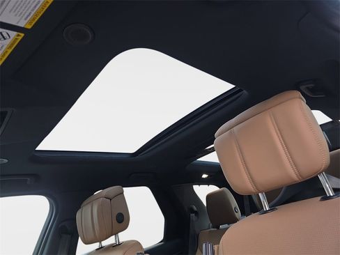 New 2026 Land Rover Discovery Limited Edition image 31