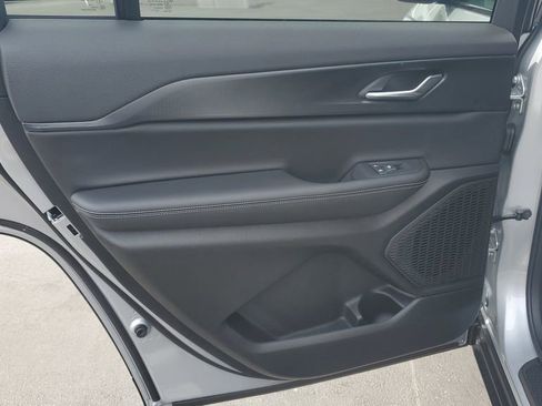 New 2025 Jeep Grand Cherokee L Altitude image 17