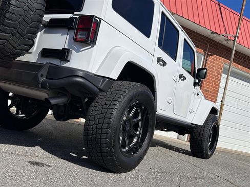 Used 2017 Jeep Wrangler Unlimited Sahara image 26