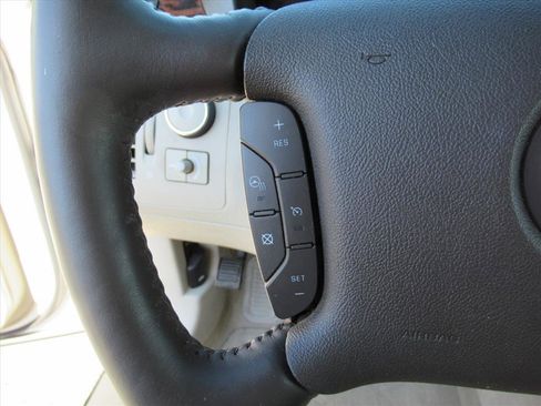 Used 2010 Cadillac DTS Luxury image 17