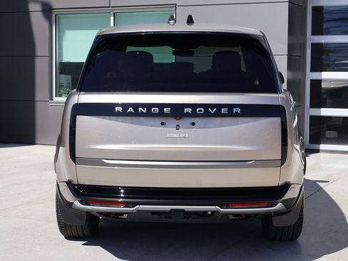Used 2024 Land Rover Range Rover Long Wheelbase SE AWD/4WD image 9