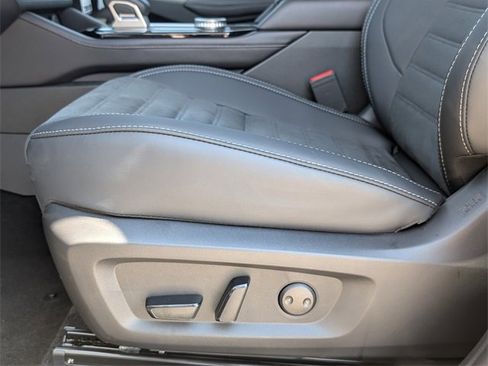 New 2025 Mitsubishi Outlander SE image 13