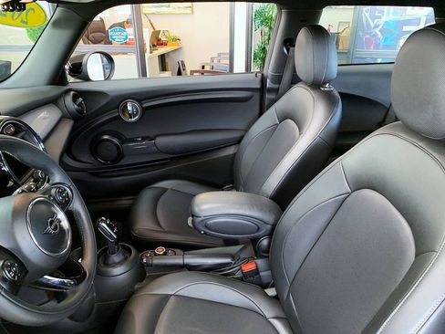 Used 2020 MINI Cooper 2-Door Hardtop FWD image 13