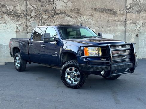 Used 2010 GMC Sierra 2500 SLT AWD/4WD image 2