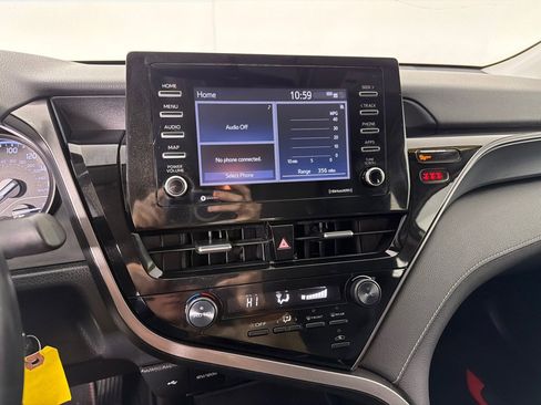 Used 2021 Toyota Camry SE image 16