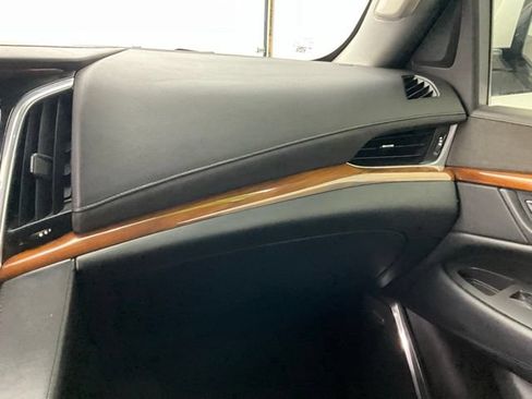 Used 2016 Cadillac Escalade Luxury AWD/4WD image 9