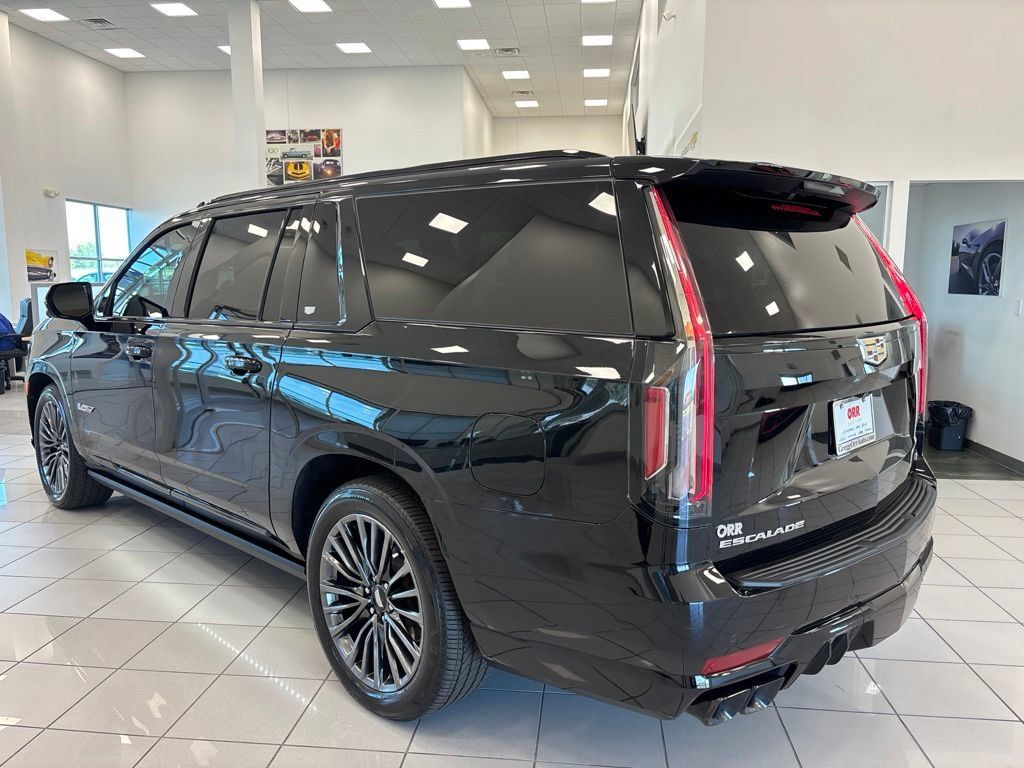 Used 2024 Cadillac Escalade ESV V AWD/4WD image 3