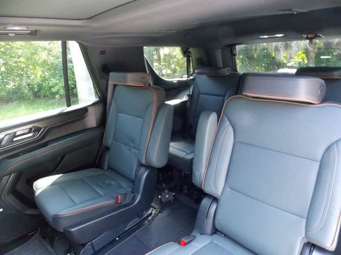 Used 2025 GMC Yukon AT4 w/ AT4 Premium Package AWD/4WD image 18