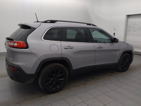 Used 2018 Jeep Cherokee Latitude Plus image 10