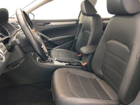 Used 2019 Volkswagen Passat 2.0T Wolfsburg w/ Wheels & Sunroof Package FWD image 17