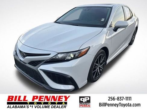 Used 2024 Toyota Camry SE w/ Convenience Package image 1