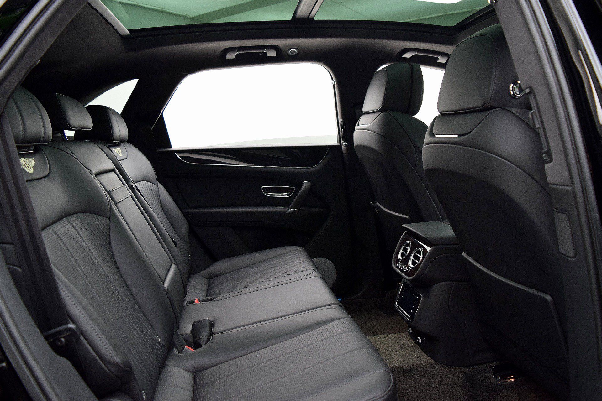 Certified 2019 Bentley Bentayga AWD/4WD image 32