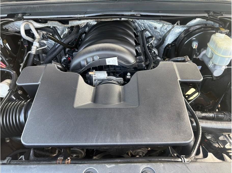 Used 2015 Chevrolet Suburban LT AWD/4WD image 25