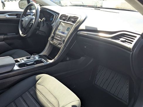Used 2020 Ford Fusion SE image 29