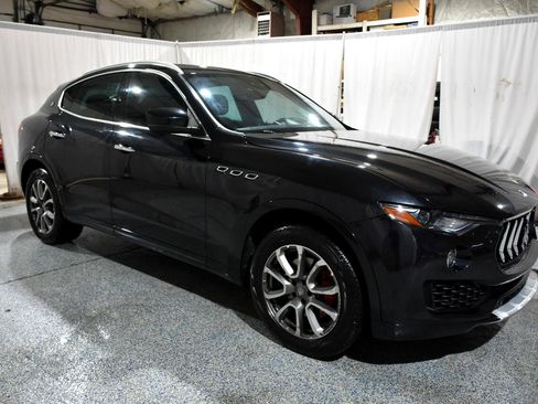 Used 2017 Maserati Levante w/ Luxury Package image 7