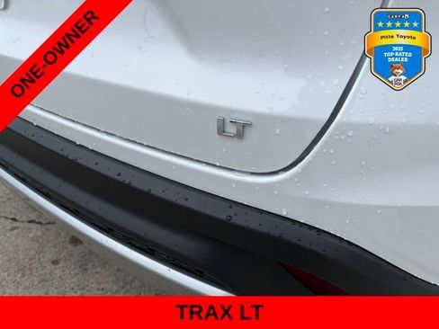 Used 2025 Chevrolet Trax LT FWD image 9
