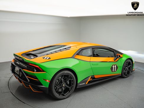 Used 2020 Lamborghini Huracan EVO image 23