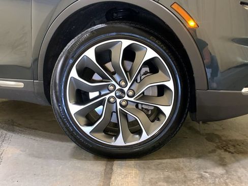 Used 2023 Lincoln Nautilus Reserve AWD/4WD image 9