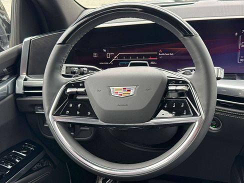 Used 2025 Cadillac Escalade ESV Sport AWD/4WD image 18