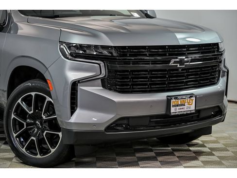 Used 2023 Chevrolet Suburban RST w/ Luxury Package AWD/4WD image 2