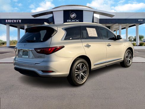 Used 2019 INFINITI QX60 Luxe w/ Essential Package image 3