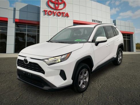 Used 2025 Toyota RAV4 XLE AWD/4WD image 7