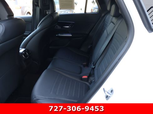 Used 2025 Mercedes-Benz GLC 300 4MATIC image 17
