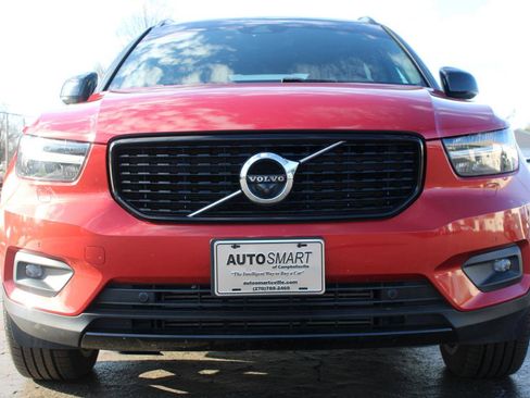 Used 2019 Volvo XC40 T5 R-Design image 2
