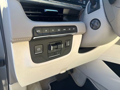 Certified 2022 Cadillac Escalade Sport Platinum image 31