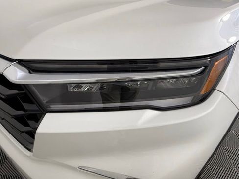 Used 2025 Honda Pilot Elite image 12