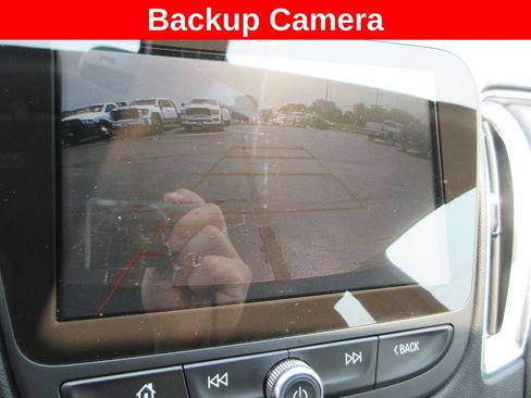 Used 2018 Chevrolet Malibu LT w/ Leather Package FWD image 14