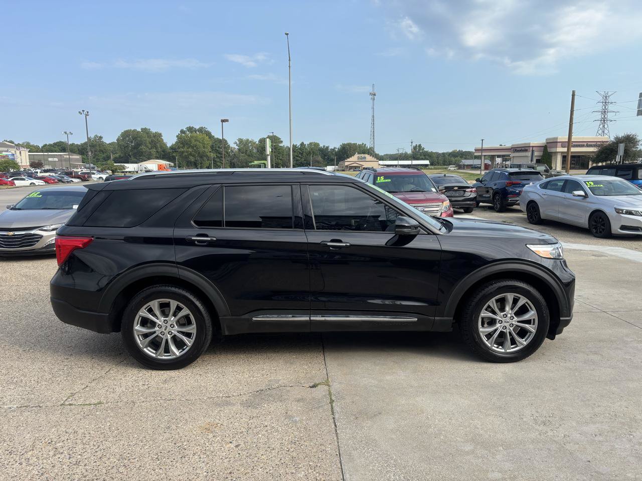 Used 2021 Ford Explorer Limited AWD/4WD image 3