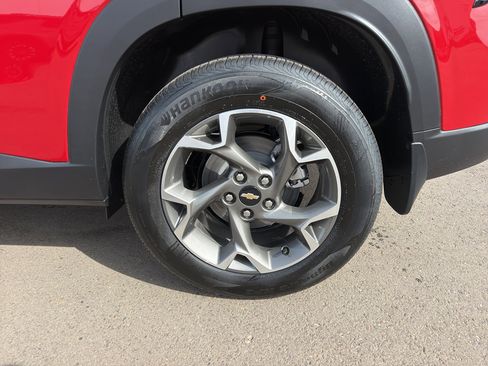 New 2026 Chevrolet Trax LT w/ Sunroof Package image 9