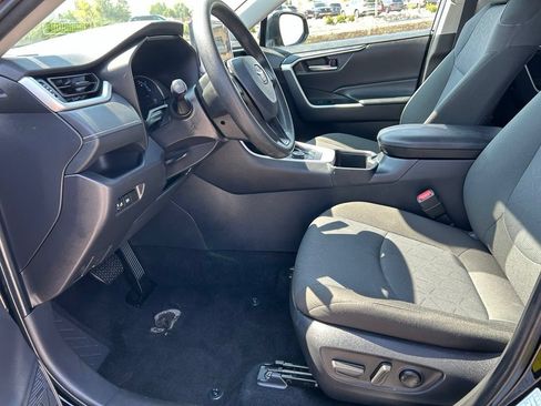 Used 2025 Toyota RAV4 XLE AWD/4WD image 24
