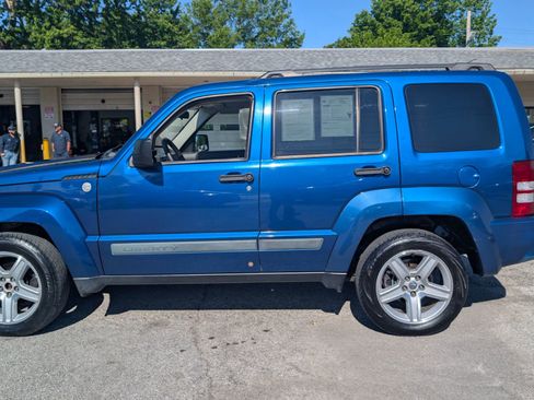 Used 2010 Jeep Liberty Sport w/ Popular Equipment Group AWD/4WD image 4