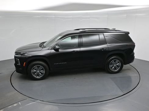 Used 2024 Chevrolet Traverse LT image 42