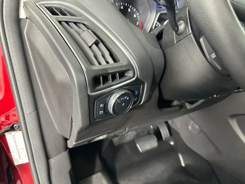 Used 2013 Ford Focus Titanium FWD image 34