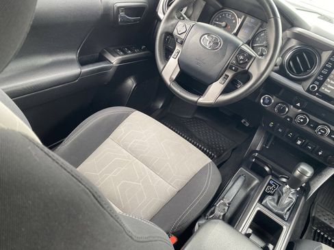 Used 2020 Toyota Tacoma TRD Sport w/ Technology Package image 14