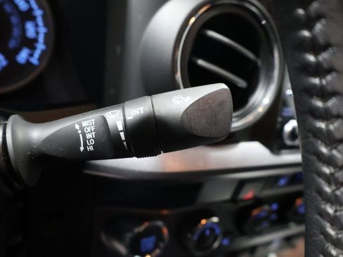 Used 2021 Toyota Tacoma TRD Off-Road image 35