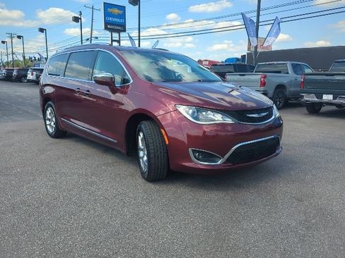 Used 2018 Chrysler Pacifica Limited FWD image 5