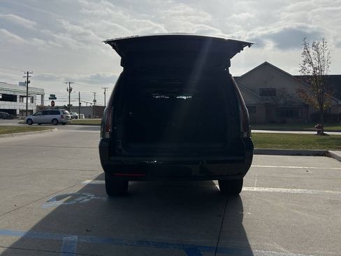 Used 2020 Cadillac Escalade ESV Platinum image 8