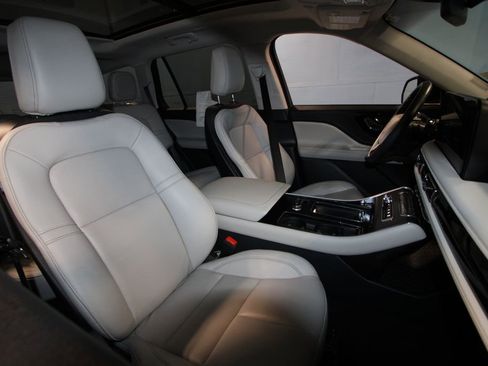 Used 2025 Lincoln Aviator AWD image 24