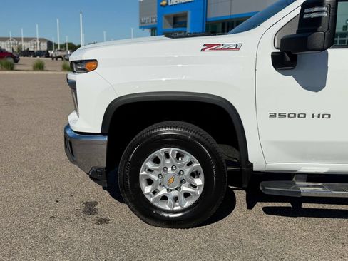 Used 2024 Chevrolet Silverado 3500 LT w/ Convenience Package AWD/4WD image 10