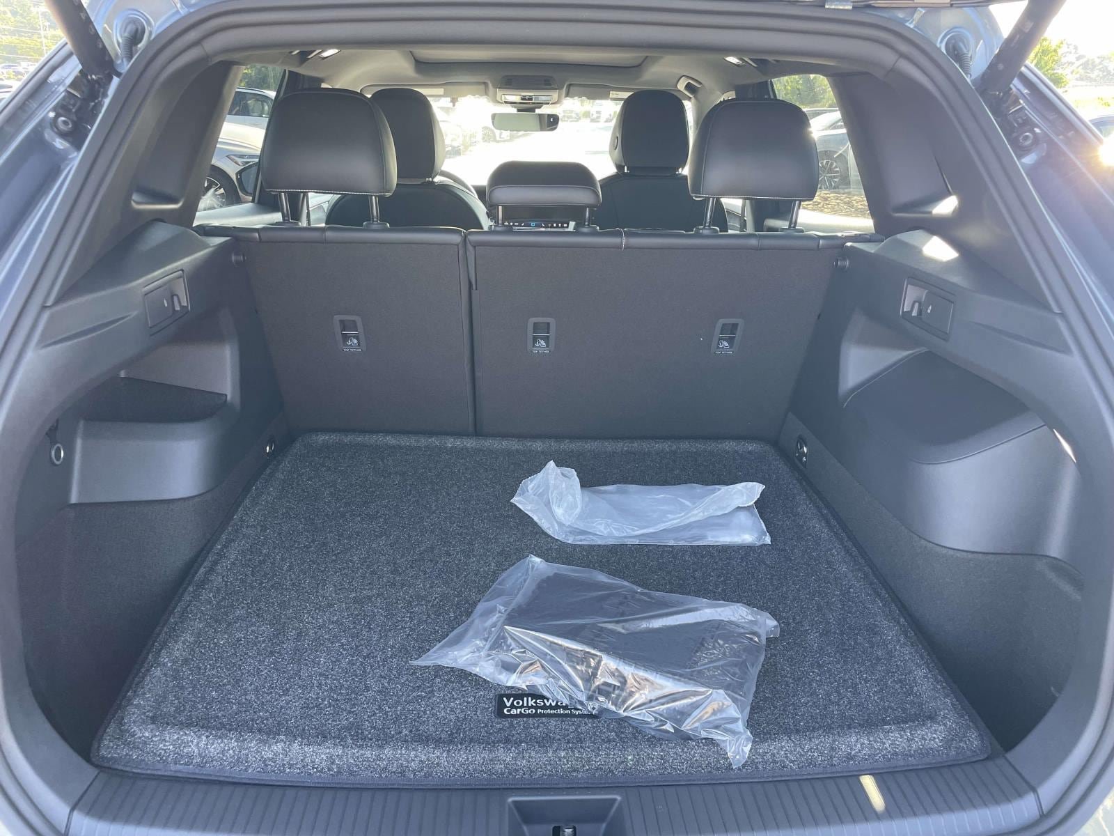 New 2026 Volkswagen Tiguan SE R-Line FWD image 10