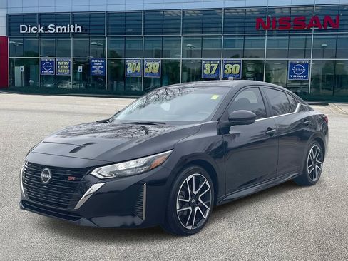 Used 2025 Nissan Sentra SR w/ SR Premium Package image 3