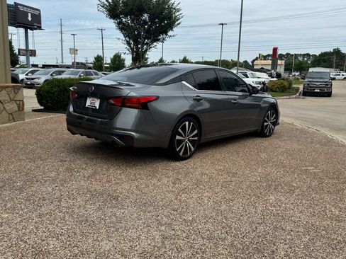 Used 2022 Nissan Altima 2.5 SR FWD image 8