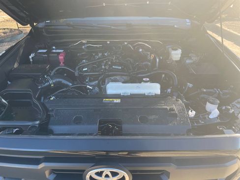 Used 2025 Toyota Tacoma TRD Off-Road AWD/4WD image 32