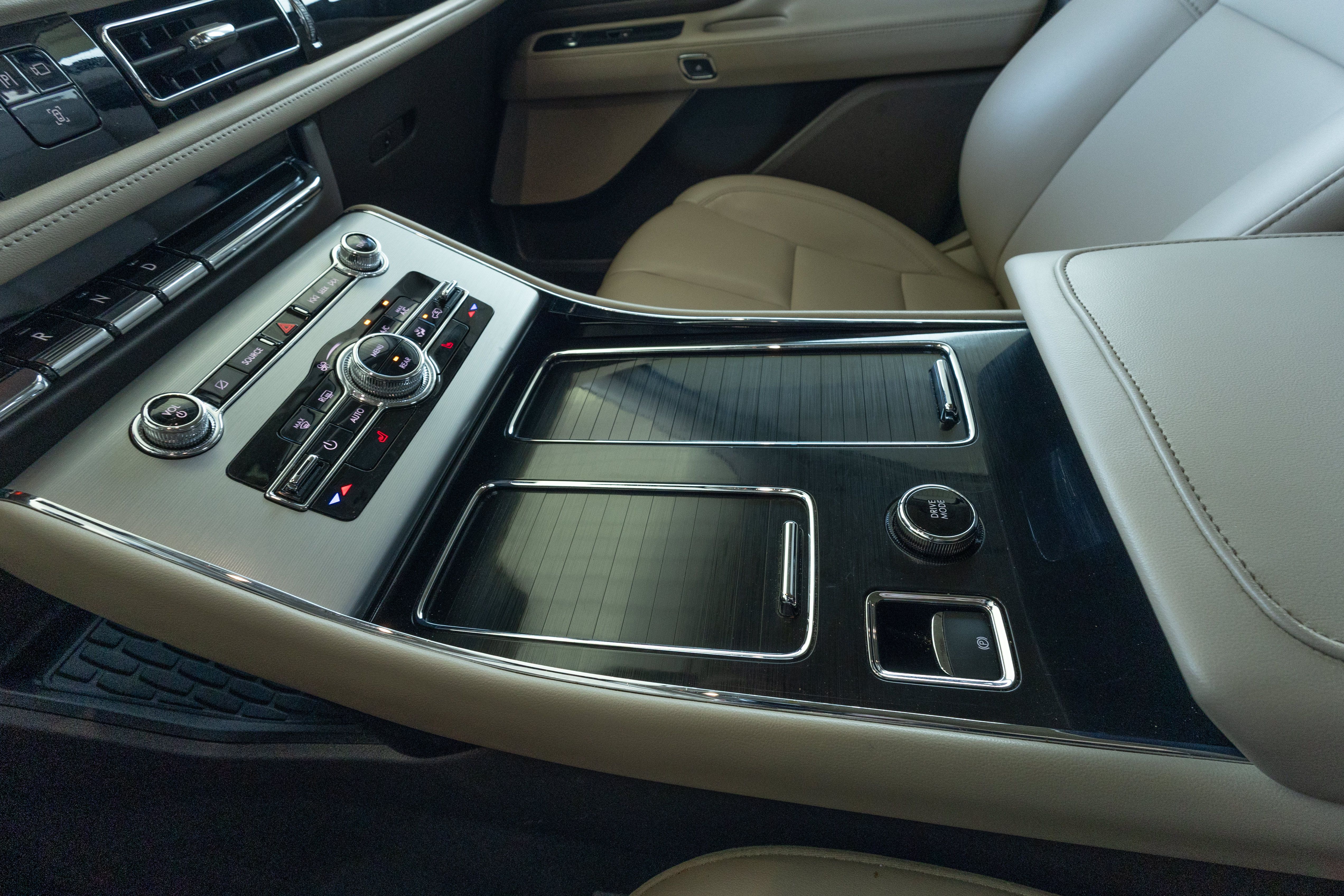 Used 2023 Lincoln Aviator 2WD w/ Premium Package image 18