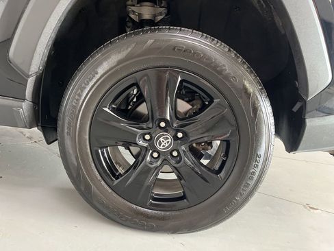 Used 2021 Toyota RAV4 XLE FWD image 16