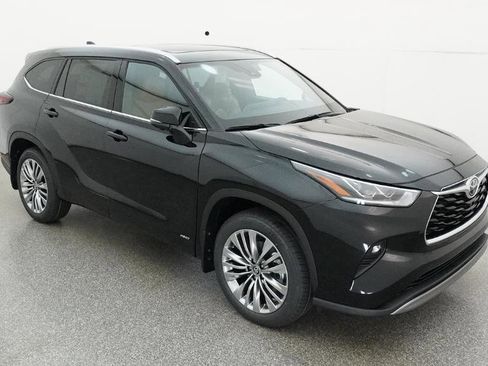 New 2026 Toyota Highlander Platinum image 8